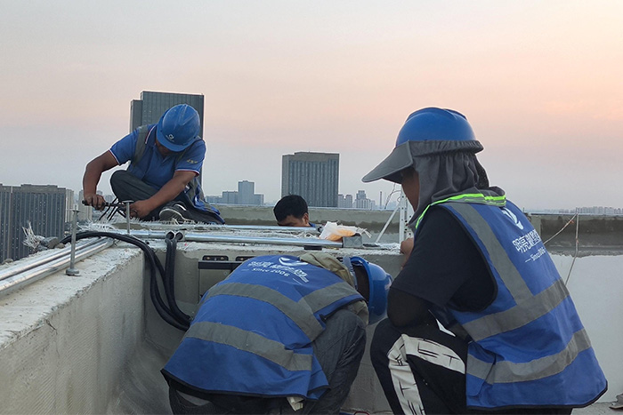 明亮御华尊亮化施工现场